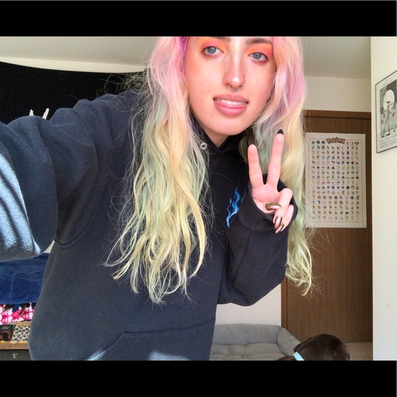 💖 Meet your Posher 💖 - Picture 2 of 5